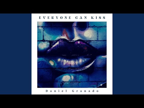 EVERYONE CAN KISS
